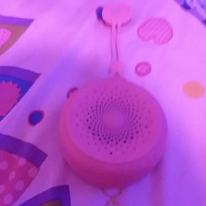 Waterproof pink speaker it works